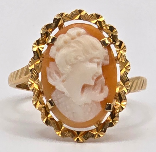 Ladies 18K Yellow Gold Cameo Ring
