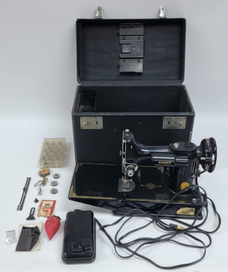 Vintage Singer Featherweight Model 221 Sewing Machine