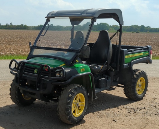 John Deere Gator 825i