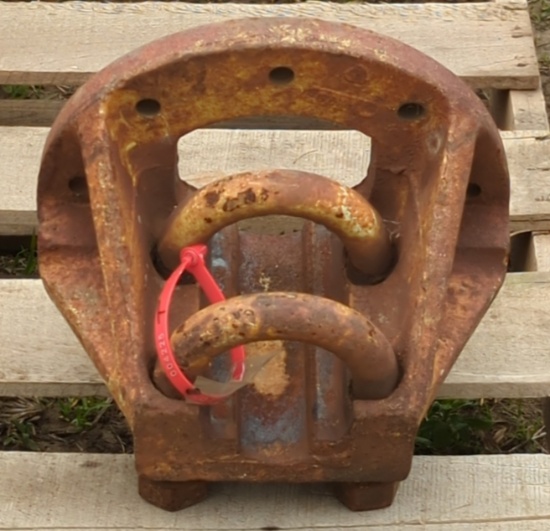 9- Bolt Hub