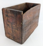 Early Gargoyle Mobiloil ÒCÓ Wooden Shipping Crate For Two 5 Gallon Oil Cans