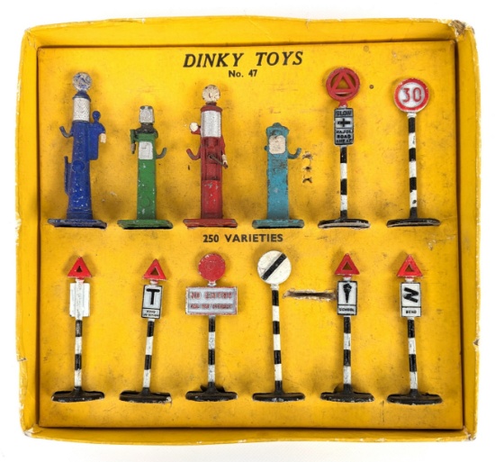 Dinky Toys No. 47 Gas Pump & Sign Set