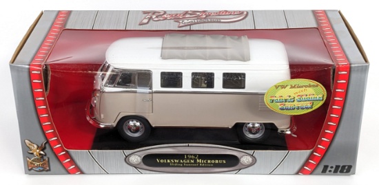 1/18 Scale Road Signature 1962 Volkswagen Microbus w/ Sunroof
