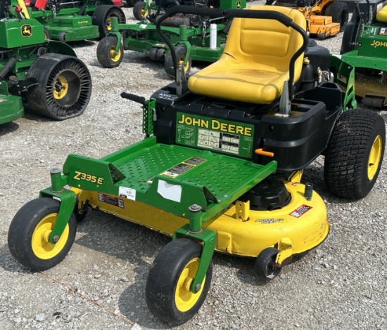 John Deere Z-Trak Z335E Zero Turn Lawn Mower
