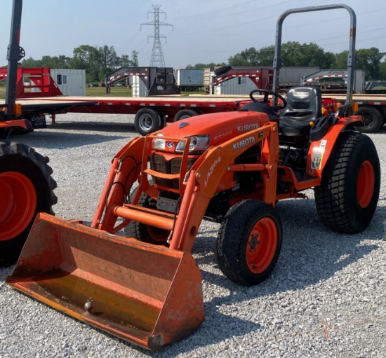 Kubota B3200 HSD 4WD Loader Tractor