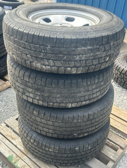 GOODYEAR Wrangler SR-A P265/70R17 Tires