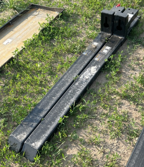 2025 Wolverine Adjustable Clip-On Pallet Forks
