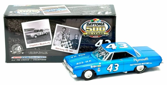 Racing Champions 1:24 Autographed Richard Petty 1964 Plymouth Belvedere Limited Edition With Box