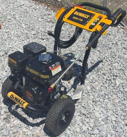 DEWALT 3600 PSI 2.5 GPM Gas Pressure Washer