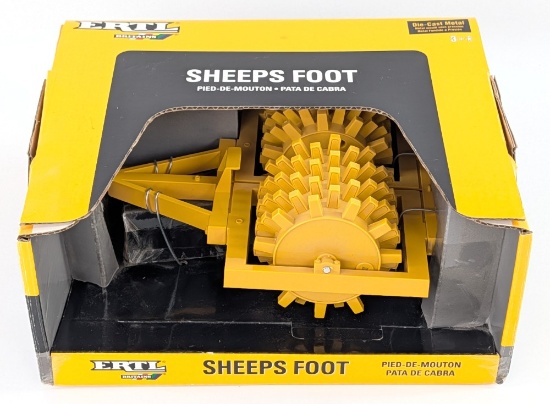 1/16 Ertl Sheep's Foot Compactor / Roller