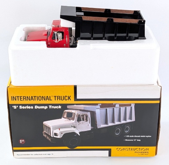 1/25 First Gear International 'S' Series Dump Truck
