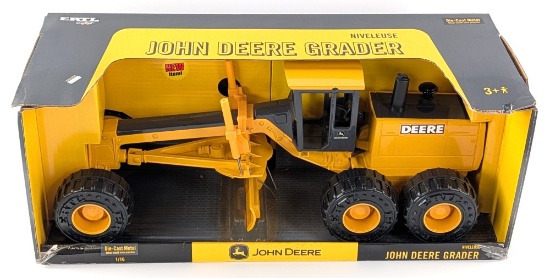 1/16 Ertl John Deere Road Grader