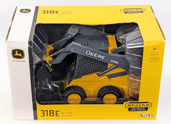 1/16 Ertl John Deere 318E Skid Steer Loader