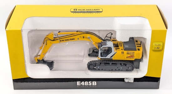 1/32 Universal Hobbies New Holland E485B Excavator