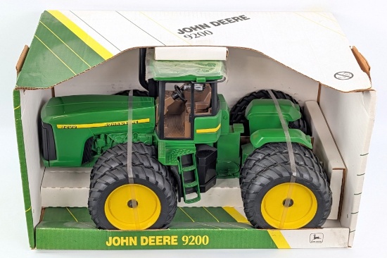 1/16 Ertl John Deere 9200 4wd Tractor with Triples