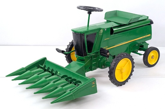 Scale Models / Ertl John Deere 9870STS Pedal Combine w/ Corn Head
