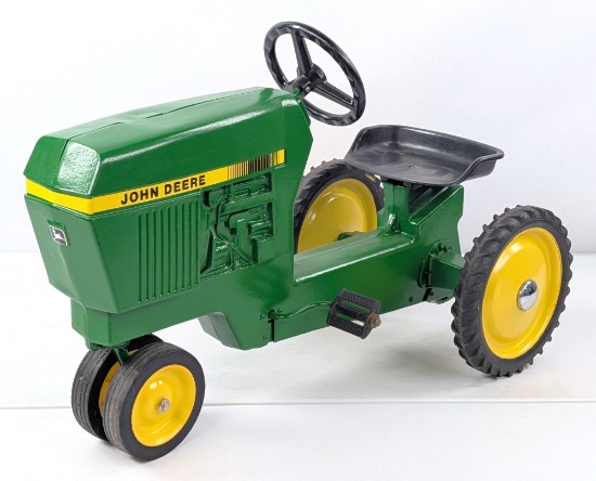 Ertl John Deere Model No. 520 Narrow Front Pedal Tractor