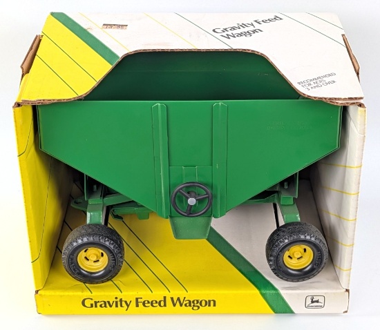 1/16 Ertl John Deere Gravity Feed Wagon