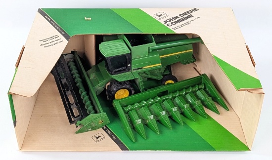 1/24 Ertl John Deere Titan II Combine with Both Heads