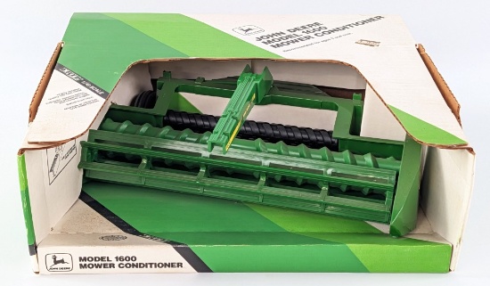 1/16 Ertl John Deere Model 1600 Mower Conditioner