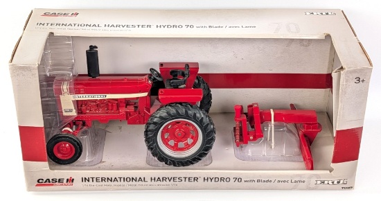 1/16 Ertl International Harvester Hydro 70 Tractor with Blade