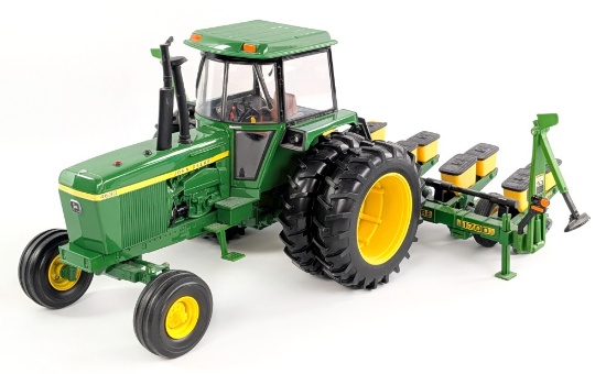 1/16 Ertl John Deere 4630 Tractor with 6-Row Planter