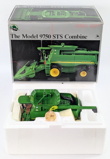 1/32 Ertl John Deere Model 9750STS Combine w/ Both Heads