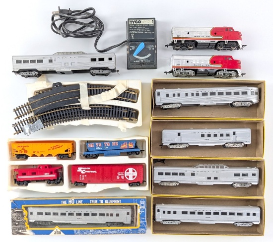 HO Scale Santa Fe Engines and Athearn Santa Fe Passenger Cars