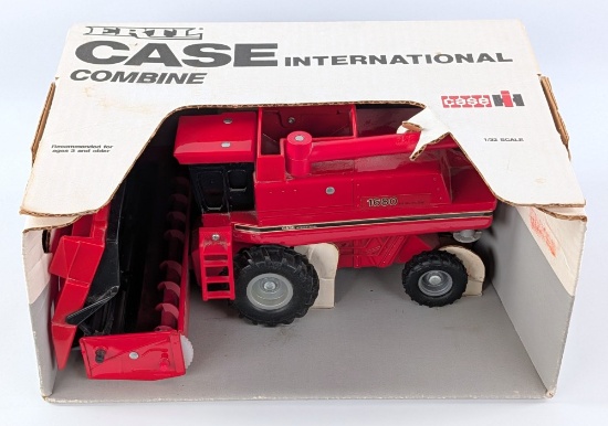 1/32 Ertl Case International Combine with Both Heads