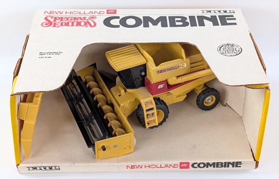 1/32 Ertl New Holland Combine w/ Both Heads