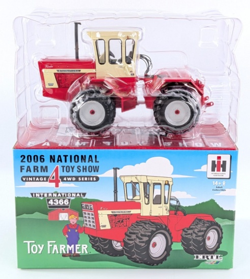 1/32 Ertl International 4366 4wd Tractor 2006 NFTS