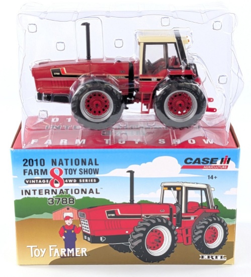 1/32 Ertl International 3788 Tractor 2010 NFTS