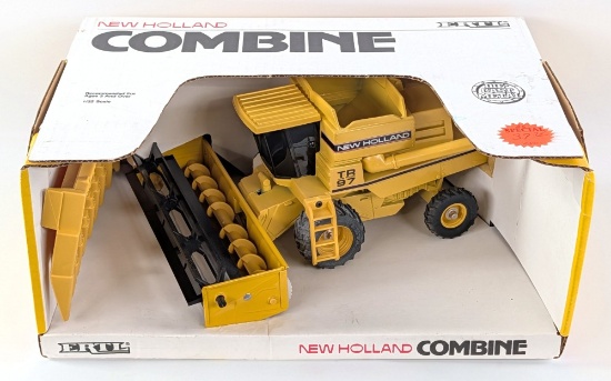 1/32 Ertl New Holland TR97 Twin Rotor Combine w/ Both Heads