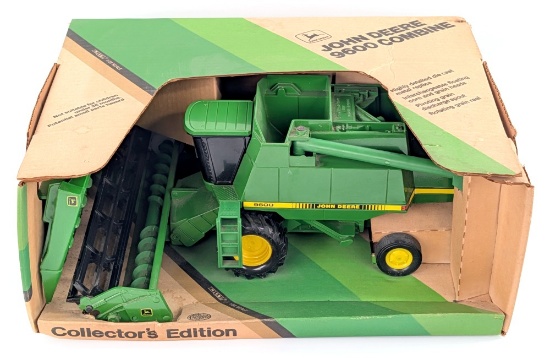 1/28 Ertl John Deere 9600 Combine with Corn & Grain Head
