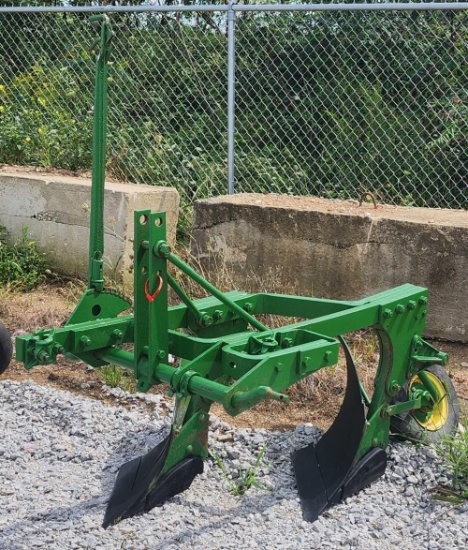 John Deere Model 810 3 Point Plow