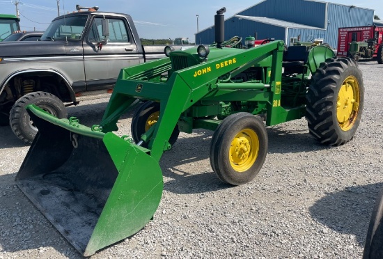 John Deere 1010 Utility Tractor With 36A Loader