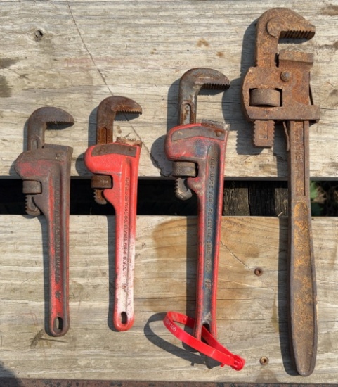 4 Adjustable Pipe Wrenches