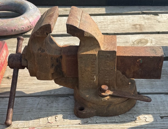 Charles Parker Co. 974 Heavy Duty Workbench Vice W/ Swivel Base