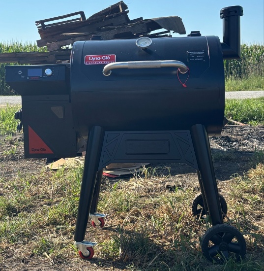Dyna-Glo Signature Series Smoker