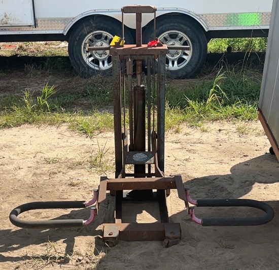 Auto Specialties Mower Lift D-800