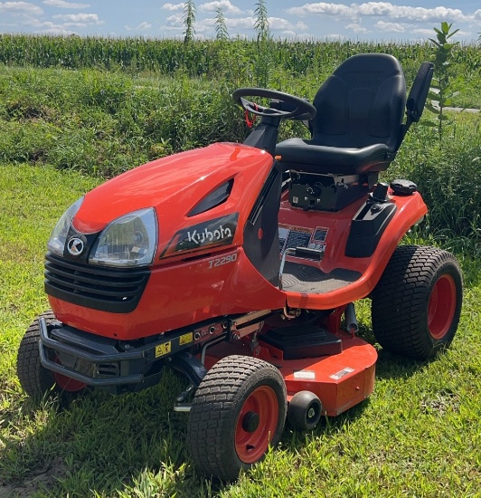 Kubota T2290 Lawn Tractor