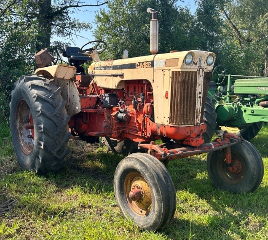 Case 830 Comfort King Diesel Wide Front Tractor