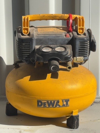 DeWALT 6 Gal Pancake Air Compressor DWFP55126