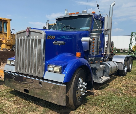2001 Kenworth W900B Day Cab Semi Truck