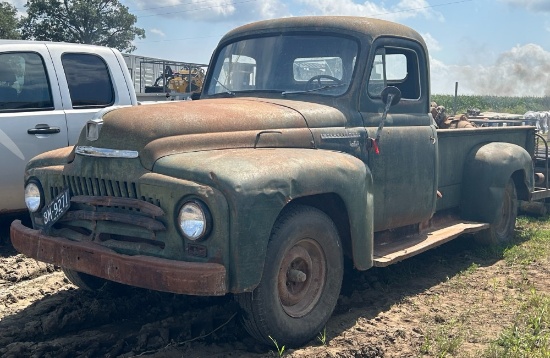International L-112 Pickup Truck