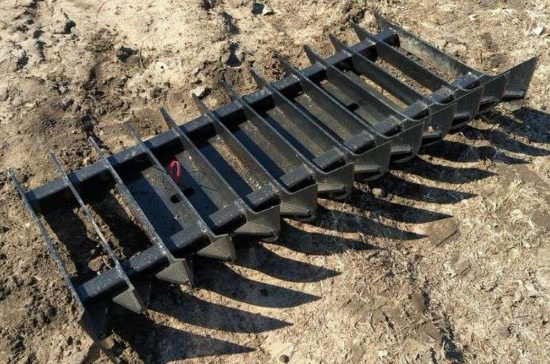 KC 70Ó Skid Steer Root Rake
