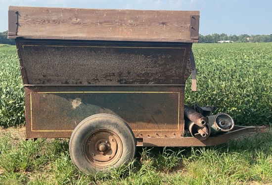 Grain-O-Vator 10 Series Pull-Type Feed/Mixed Wagon