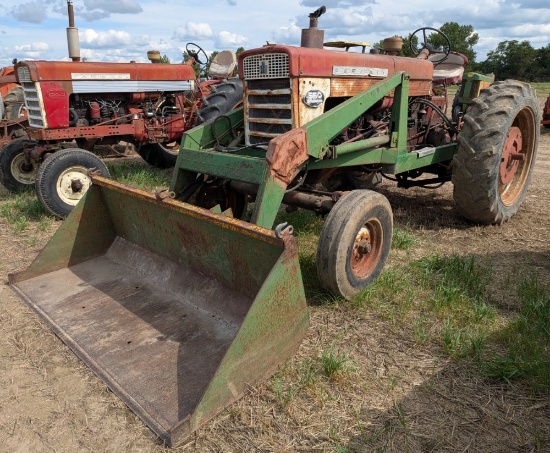 Farmall 560 with Loader