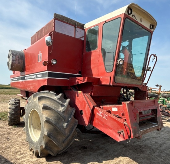 International 1460 Combine