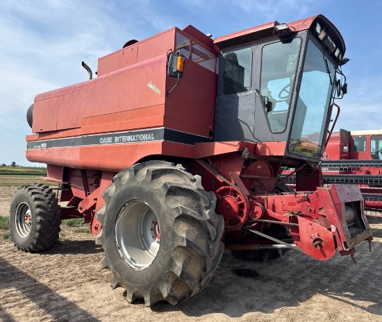 Case International 1666 Axial-Flow Combine